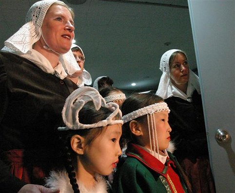 Achter de coulissen, Lieneke en Mirian