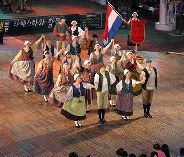 Optreden La Festa met Jung Uh
