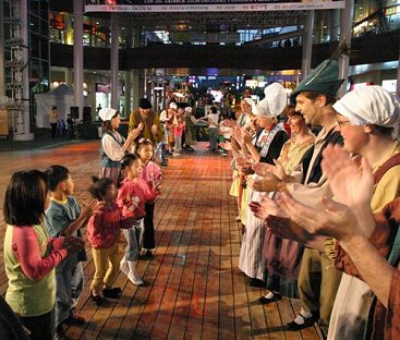 Dansen met het publiek in La Festa