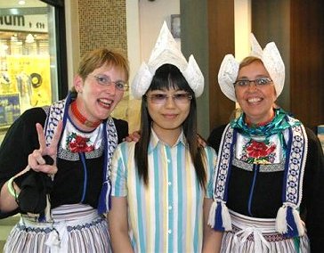 Helemaal gelukkig met een hul, Ineke en Jose