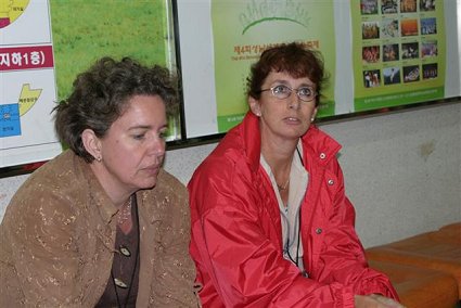 Kostuum vergeten!! Petra en Lisette bedenken een oplossing