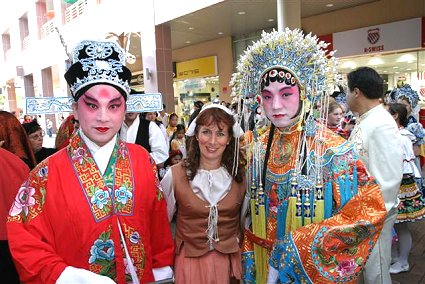 Lisette tussen twee Chinezen!